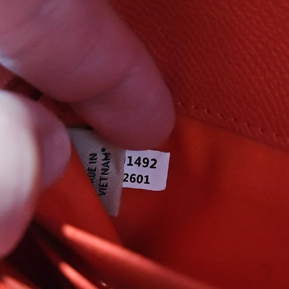 Coach Tan Signature Wallet With Red Insert Zippered Detail Women's - Picture 11 of 17